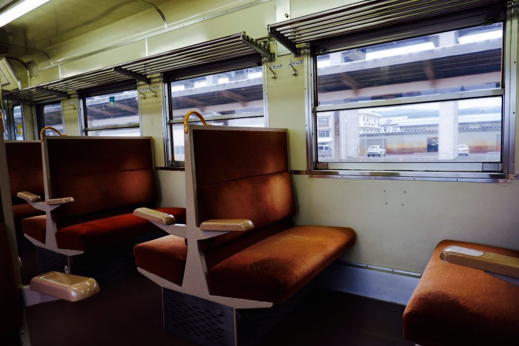 旧北陸本線「国鉄形観光急行」に乗る｜えちごトキめき鉄道