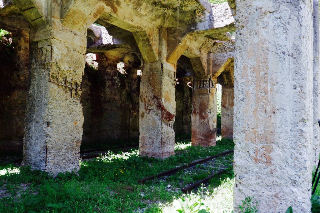 太子駅ホッパー棟