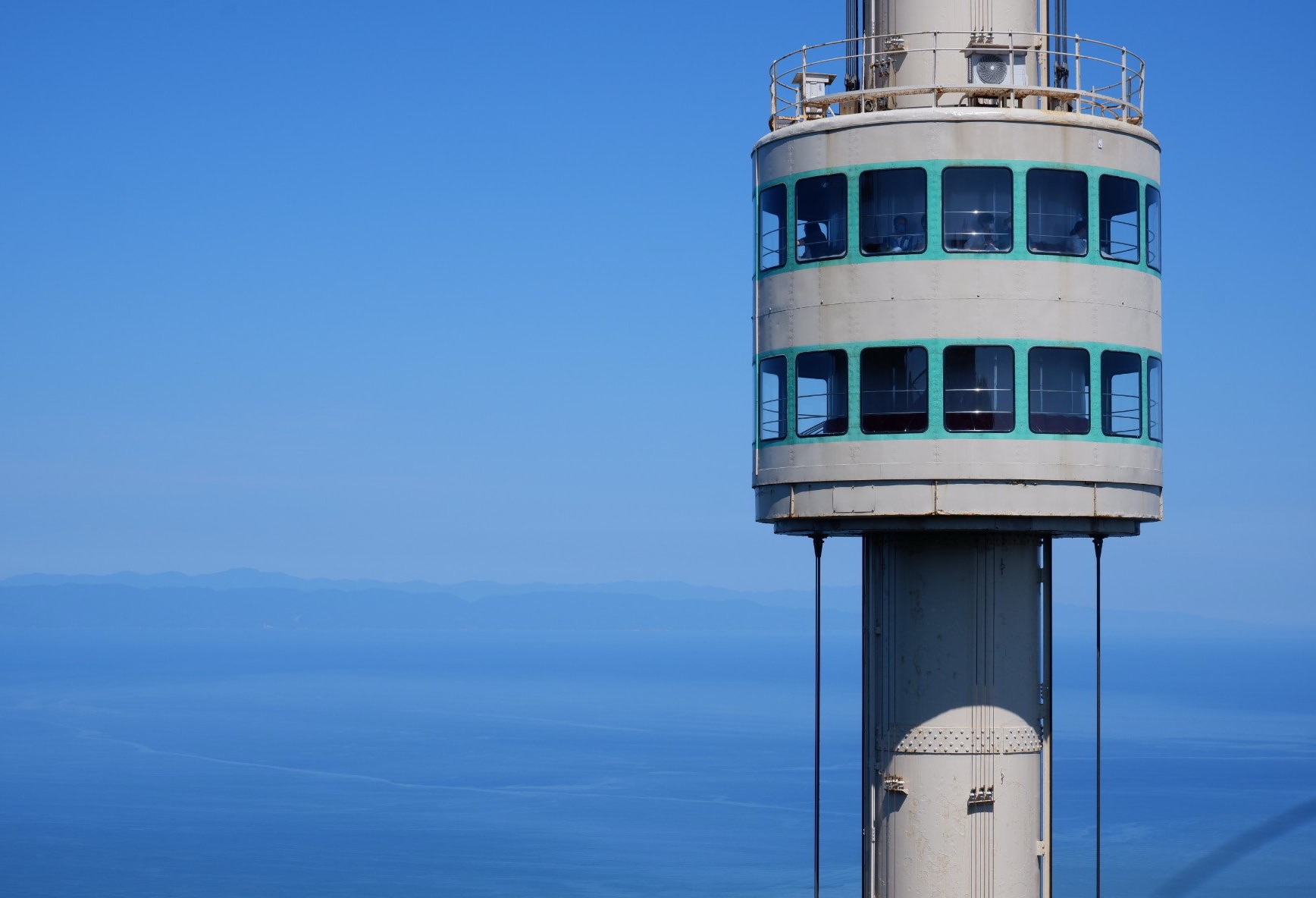 弥彦山パノラマタワー｜日本最古の現役の回転昇降式展望塔
