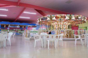 ドリームコアのイメージ。屋内メリーゴーランド